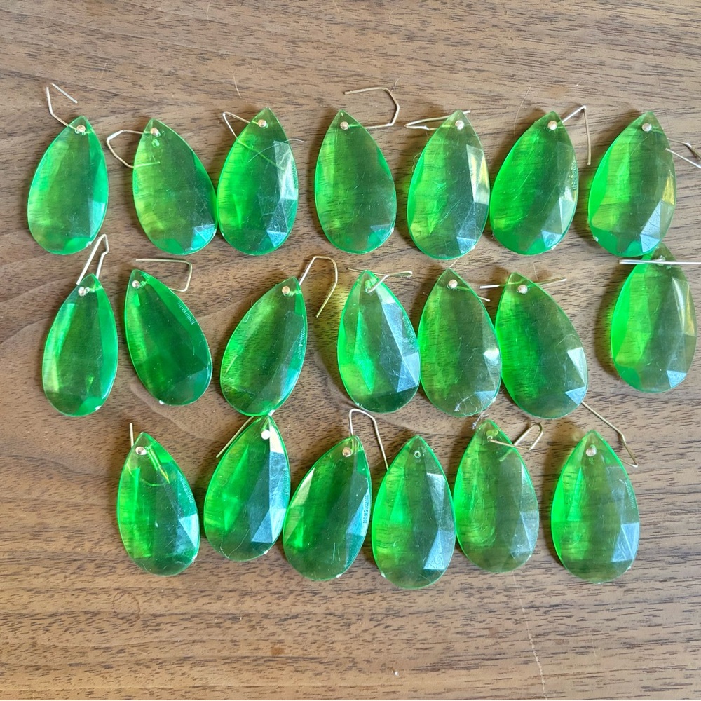 Vintage Green Teardrop Prisms Plastic for Lamp Parts, Crafts, Decor